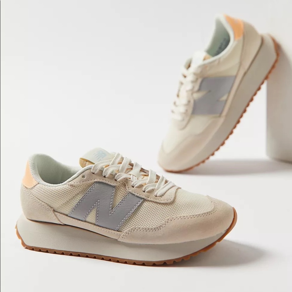 NWT New Balance 237 Women’s Sneaker